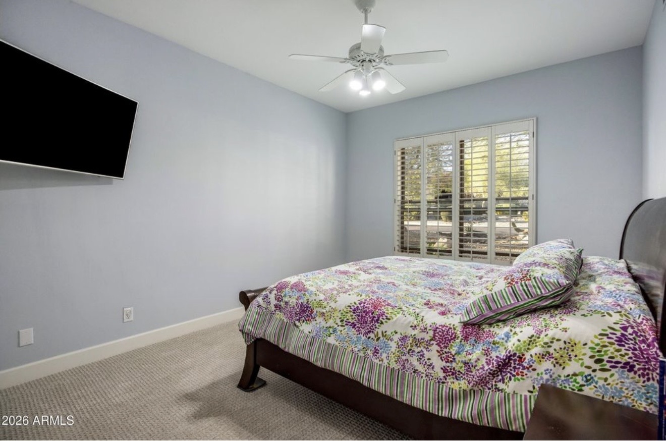 5 Bedrooms Mansion