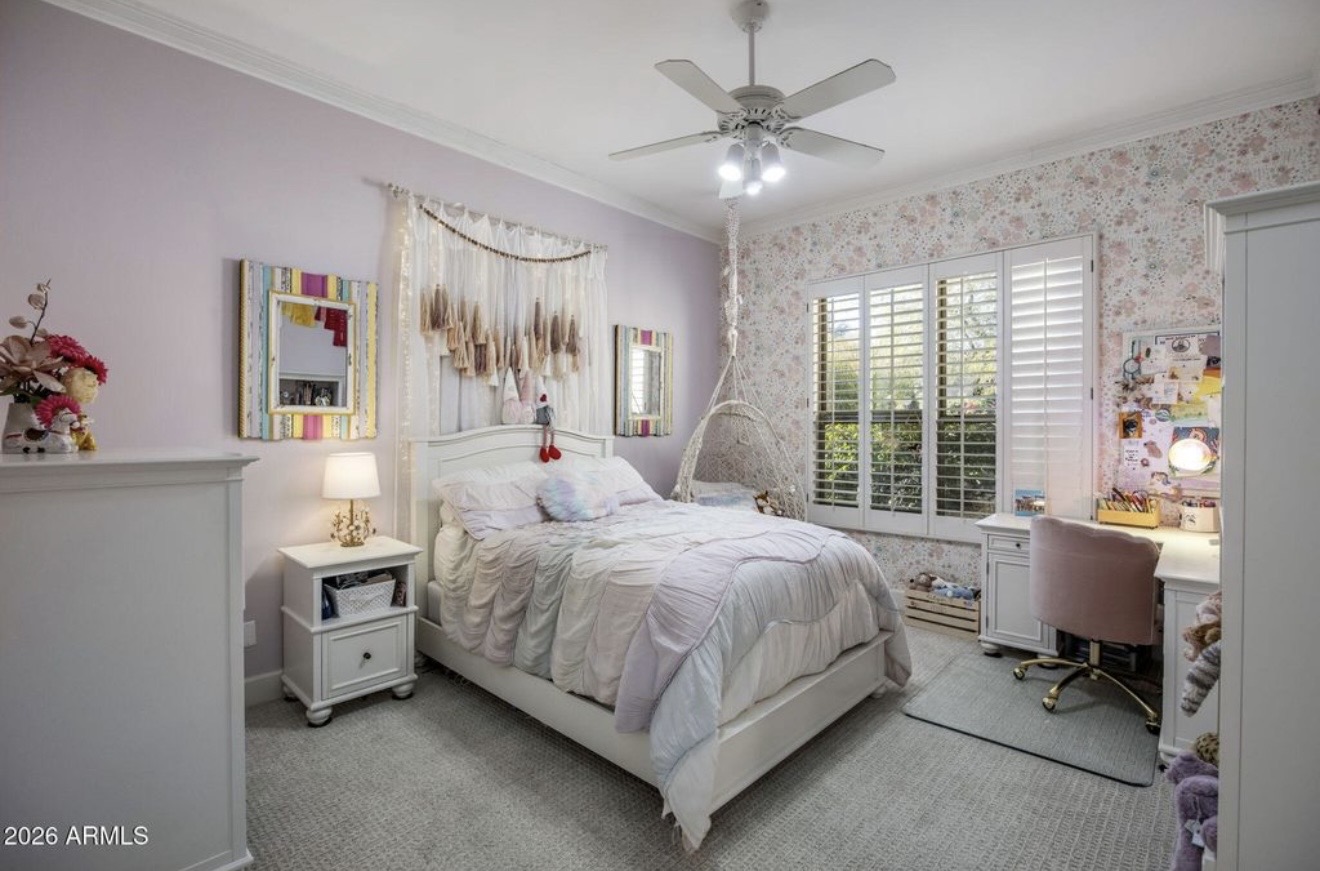 5 Bedrooms Mansion