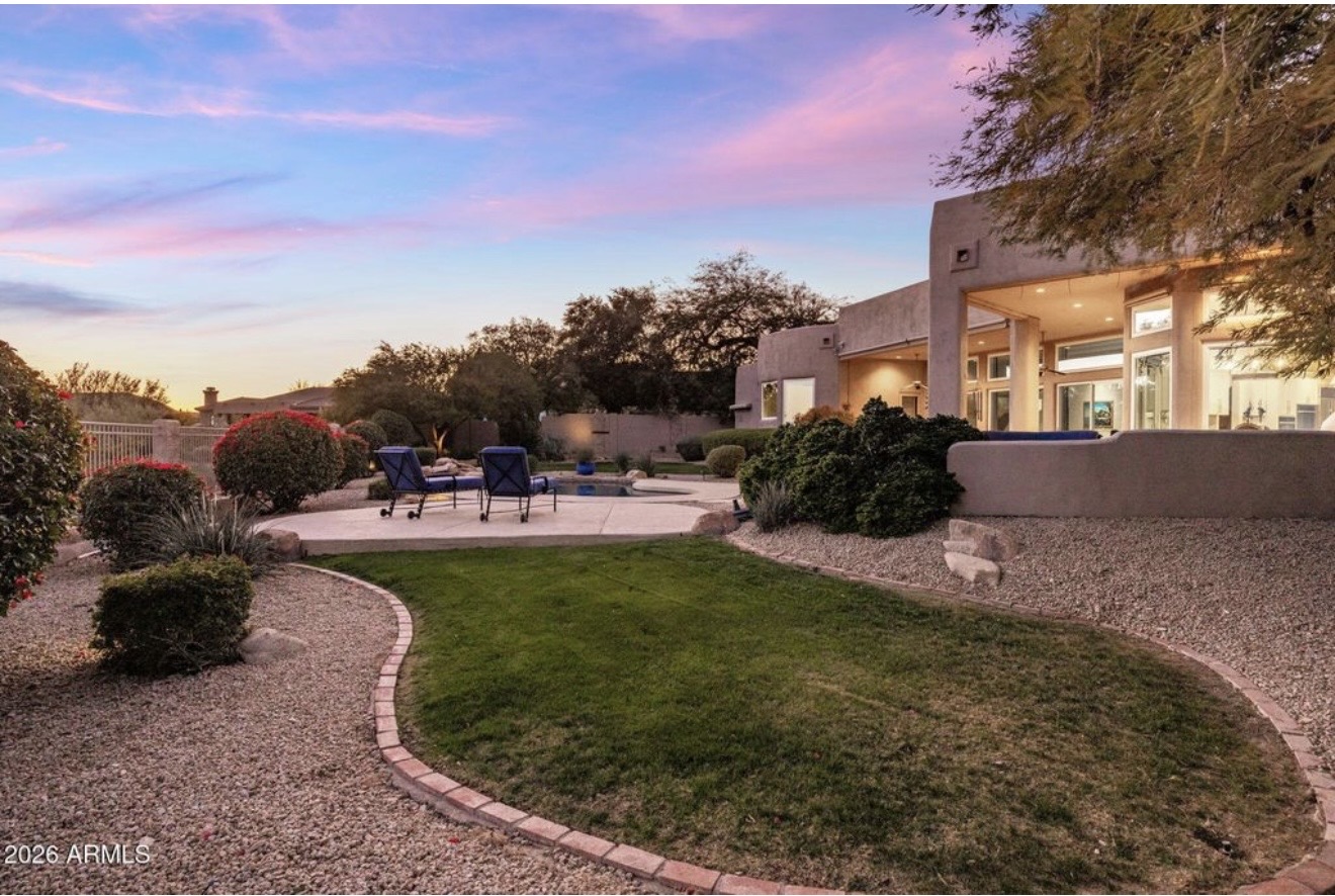 5 Bedrooms Mansion