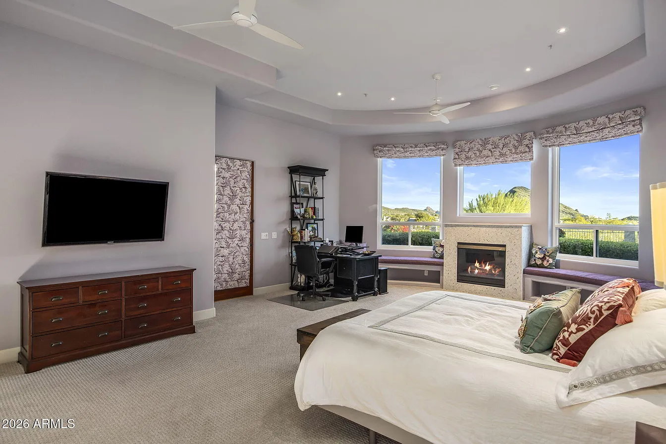5 Bedrooms Mansion