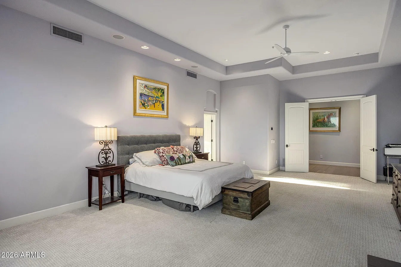 5 Bedrooms Mansion